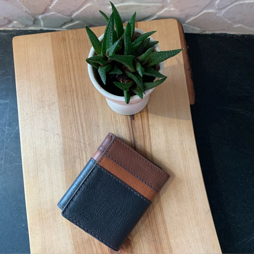 FOSSIL | Tri Fold Leather Wallet | - Picture 2 of 9